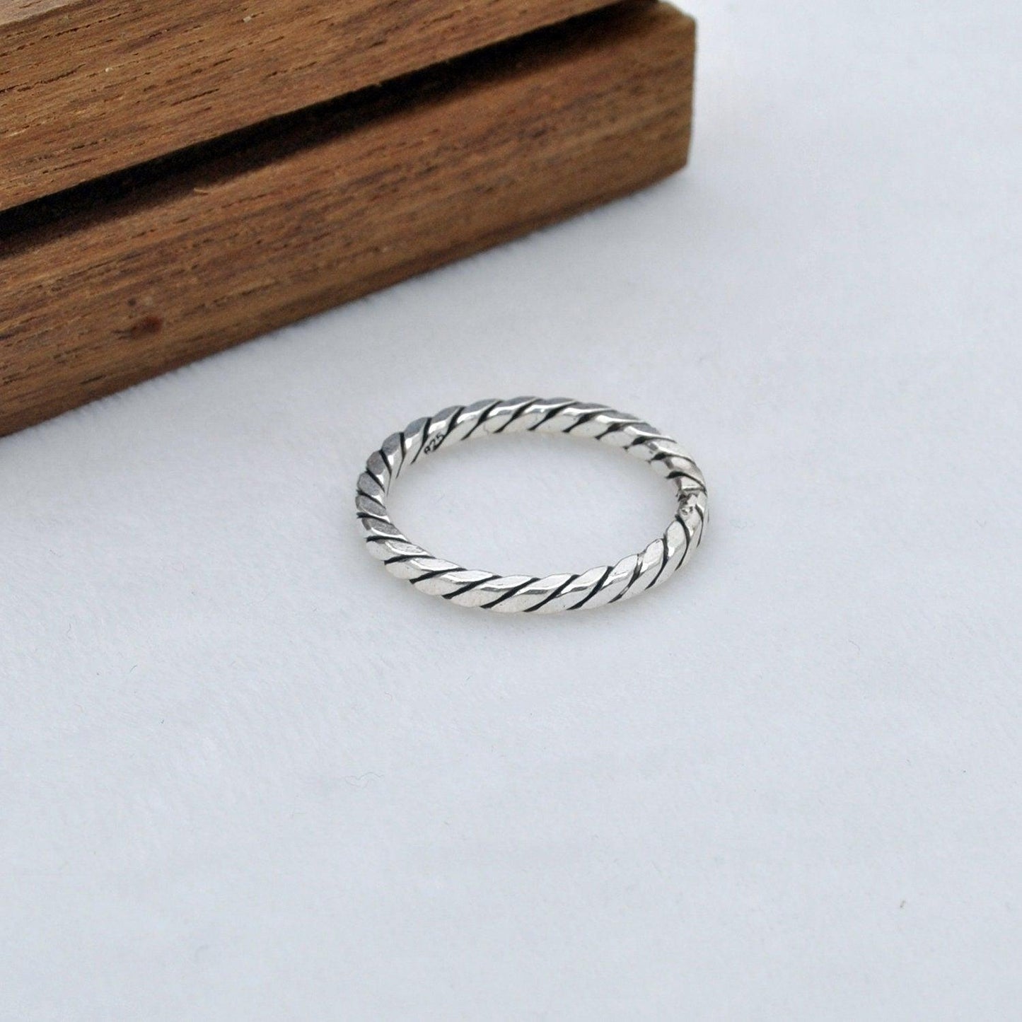 Sterling Silver Minimalist Band Ring Size 9.5 Kanish