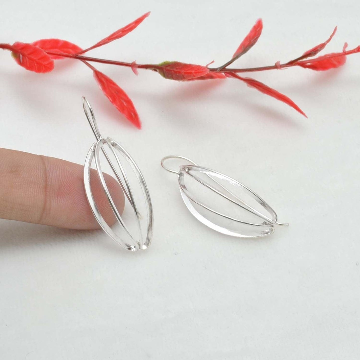 Women's Fashion Curved Drop Dangle Earring - Kanish