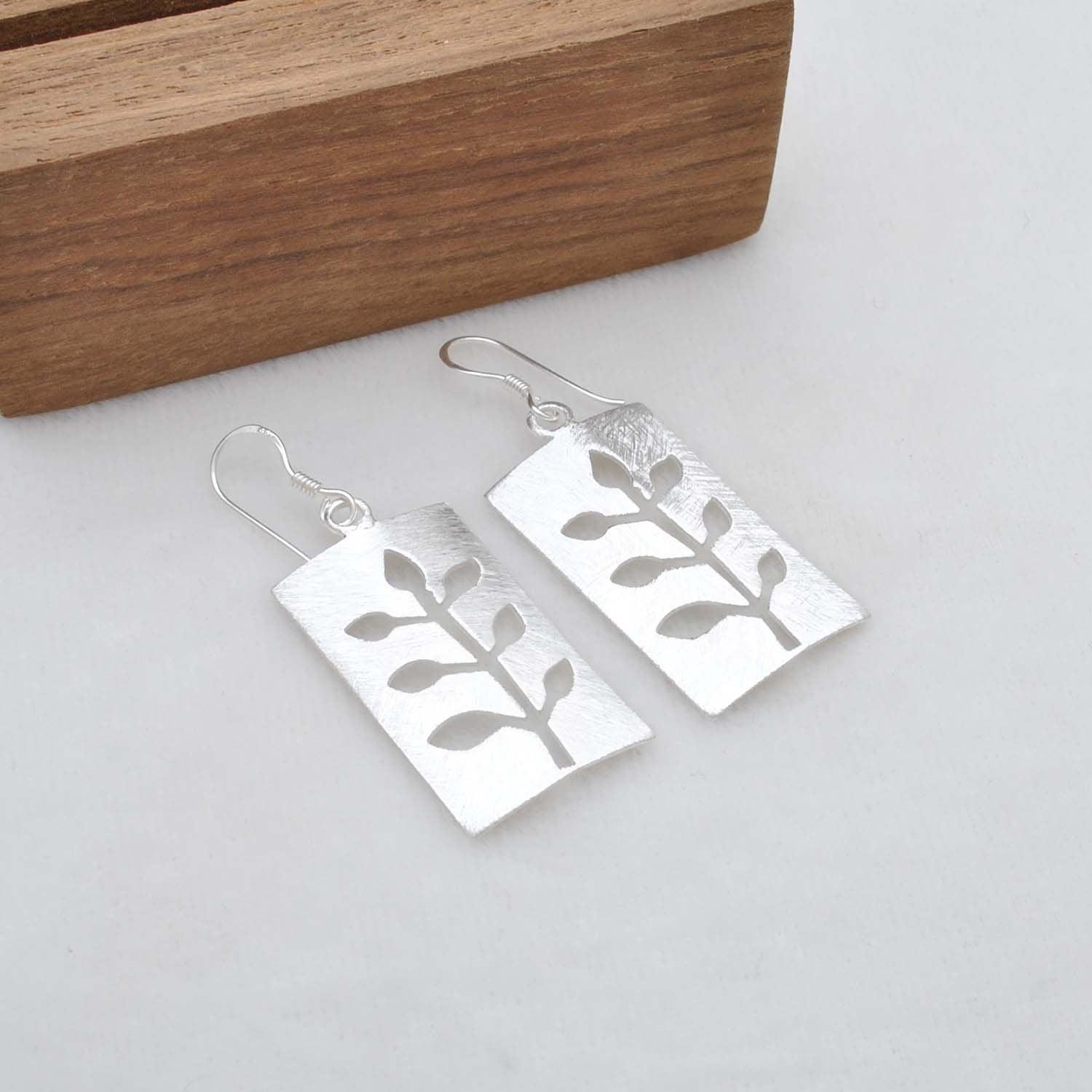 Leaf Engraved 925 Silver Blade Earrings Kanish