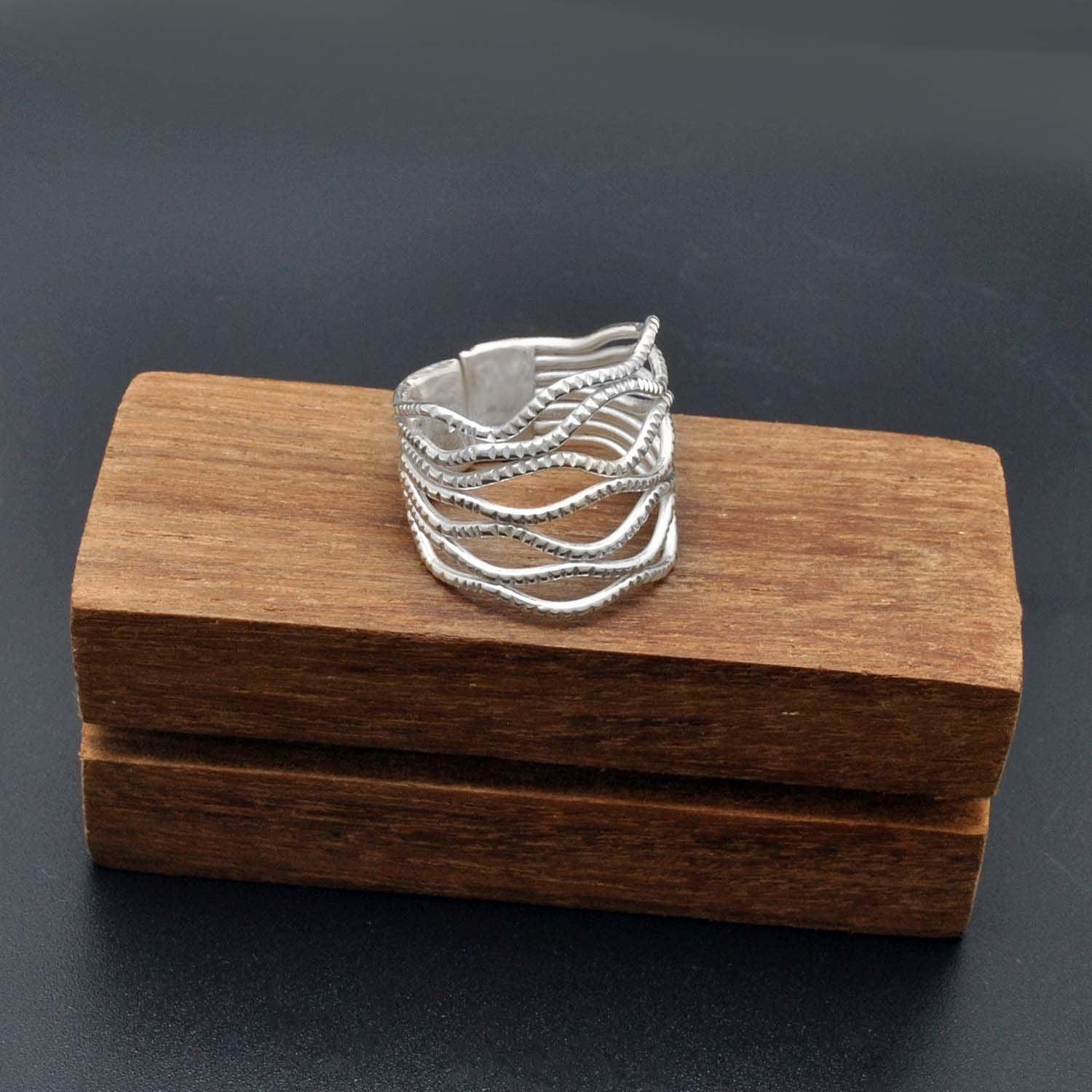 Designer Wiggle silver ring size 9 Kanish