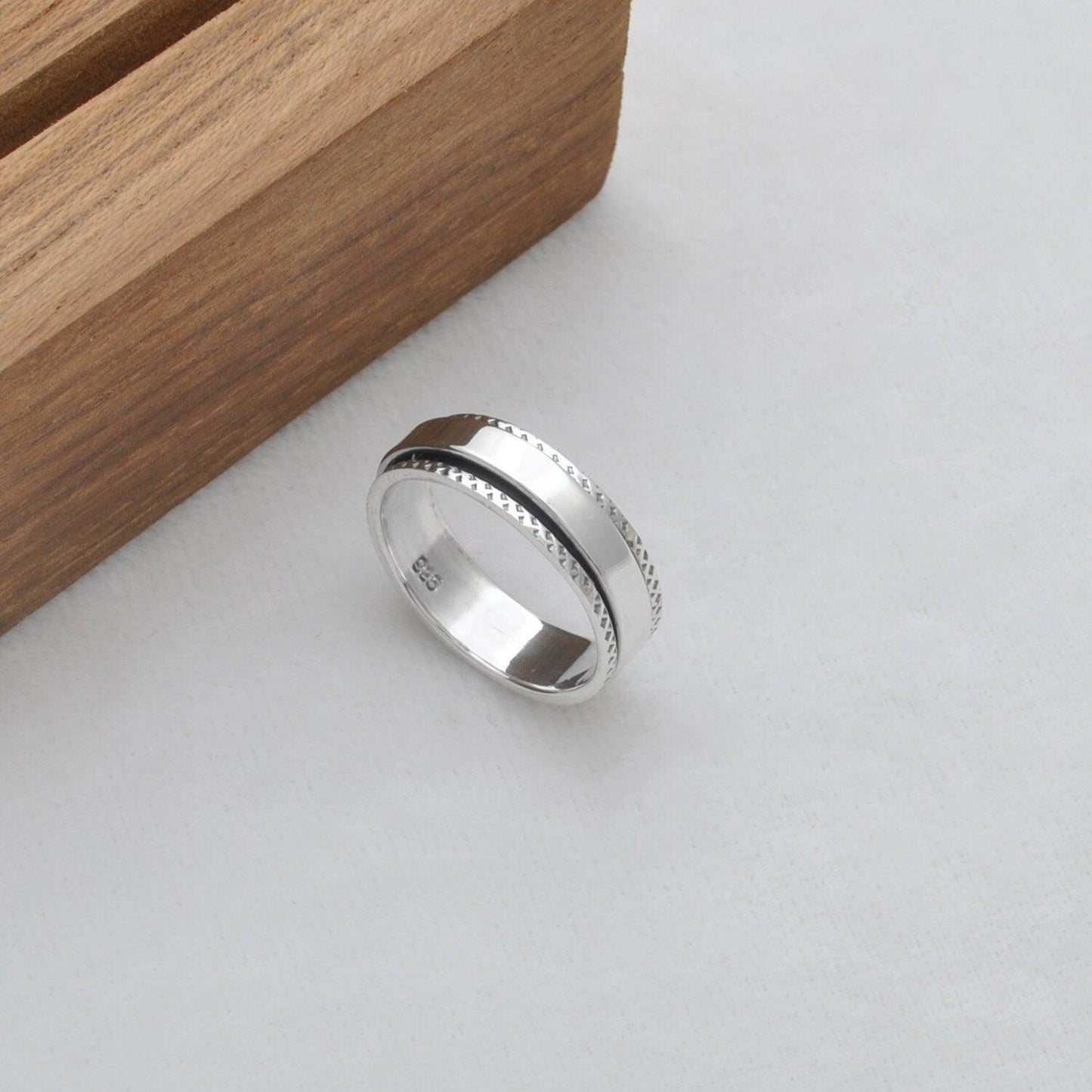 925 Sterling Silver Spin Meditation Ring Size 8 Kanish