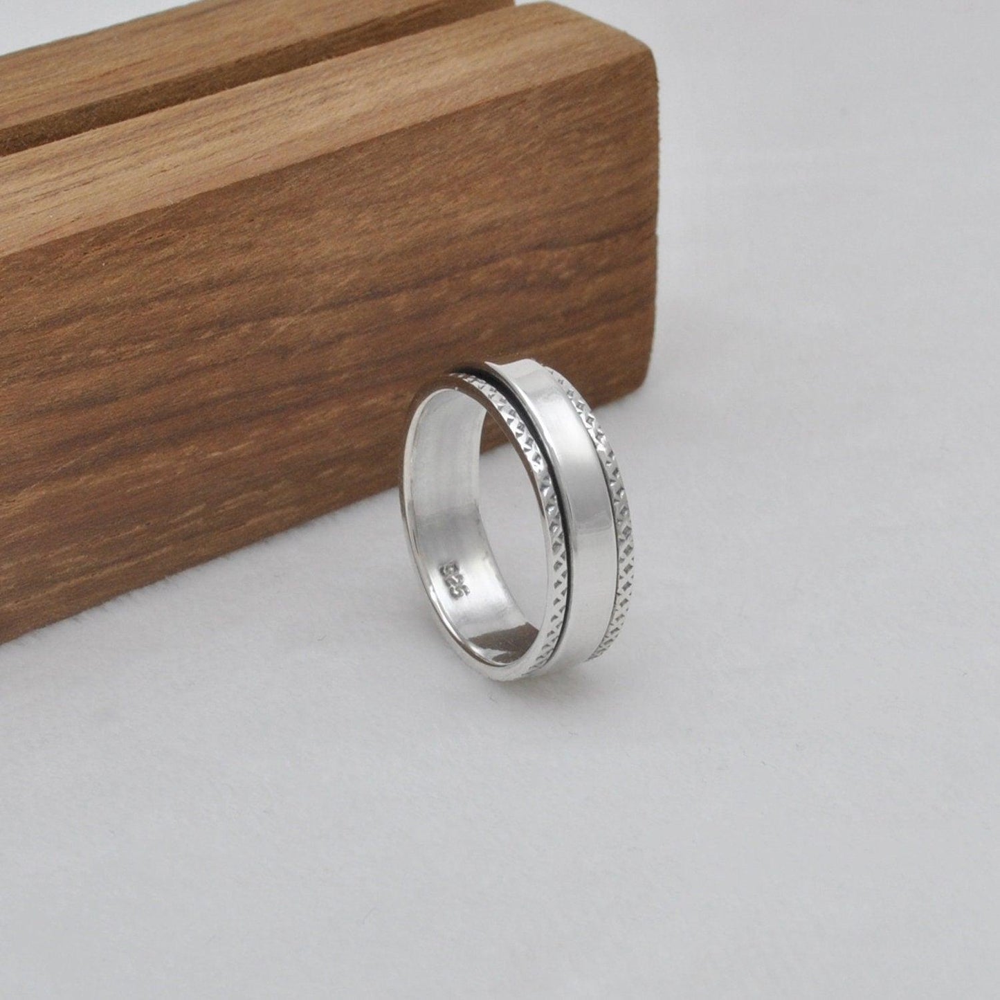925 Sterling Silver Spin Meditation Ring Size 8 Kanish