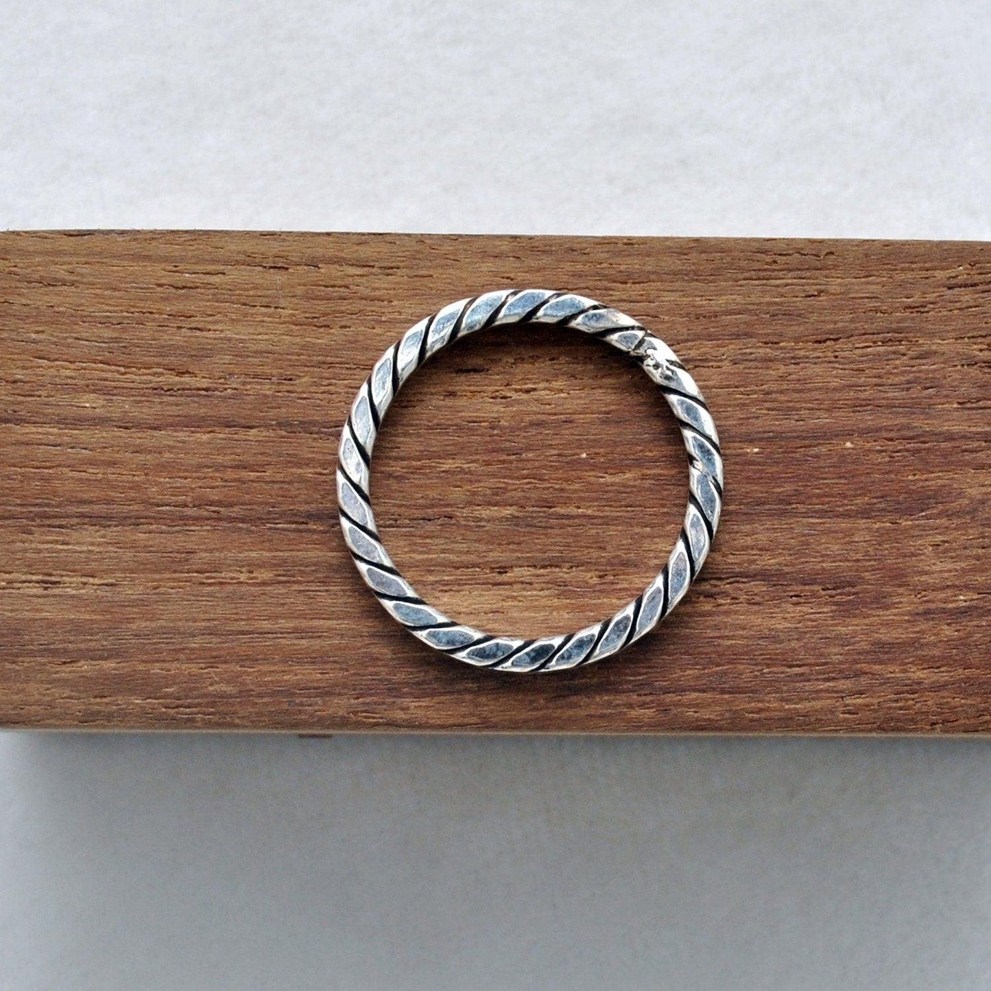Sterling Silver Minimalist Band Ring Size 9.5 Kanish