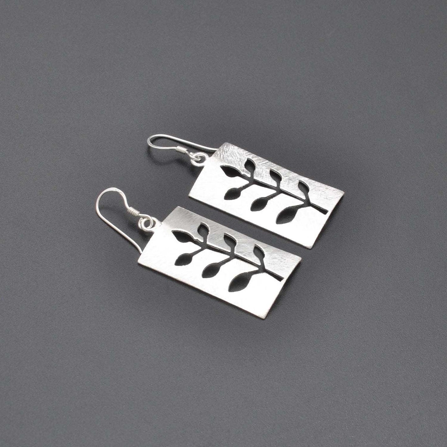 Leaf Engraved 925 Silver Blade Earrings Kanish