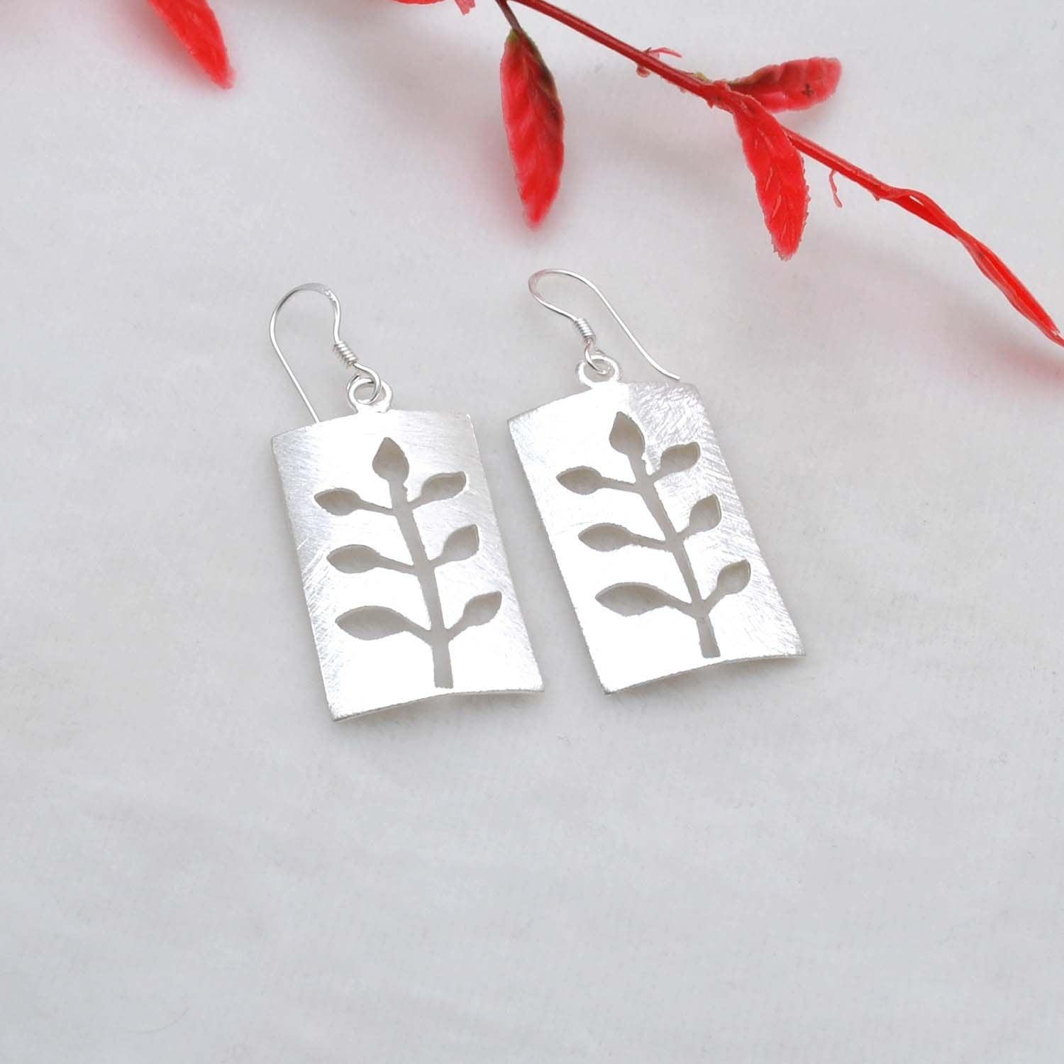 Leaf Engraved 925 Silver Blade Earrings Kanish