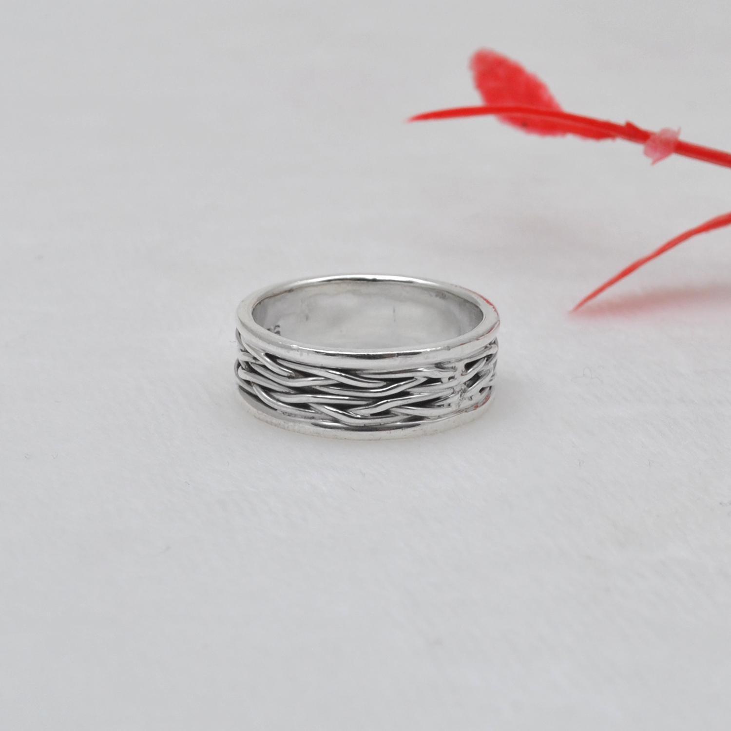 Christmas Gift Silver Band Ring Size 7.5 Kanish