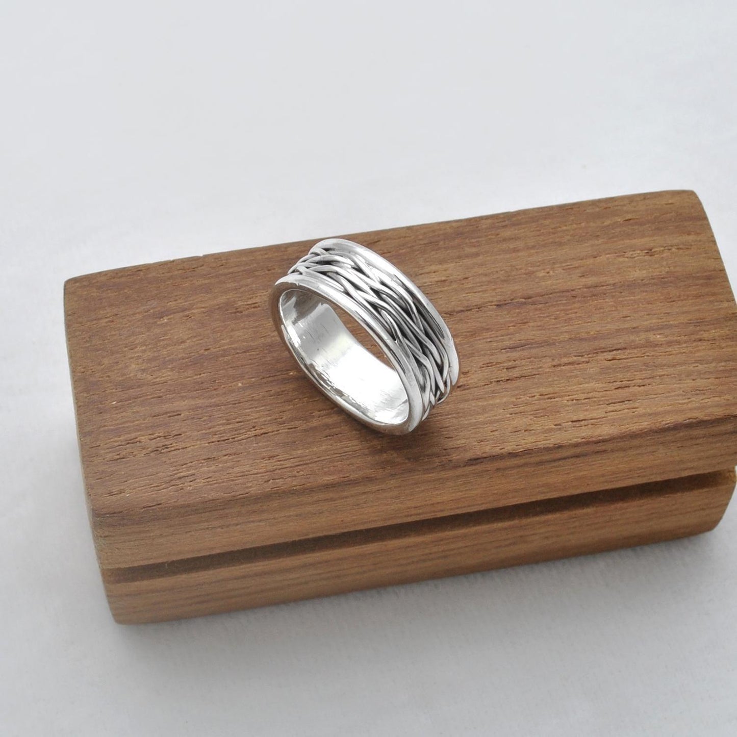 Christmas Gift Silver Band Ring Size 7.5 Kanish