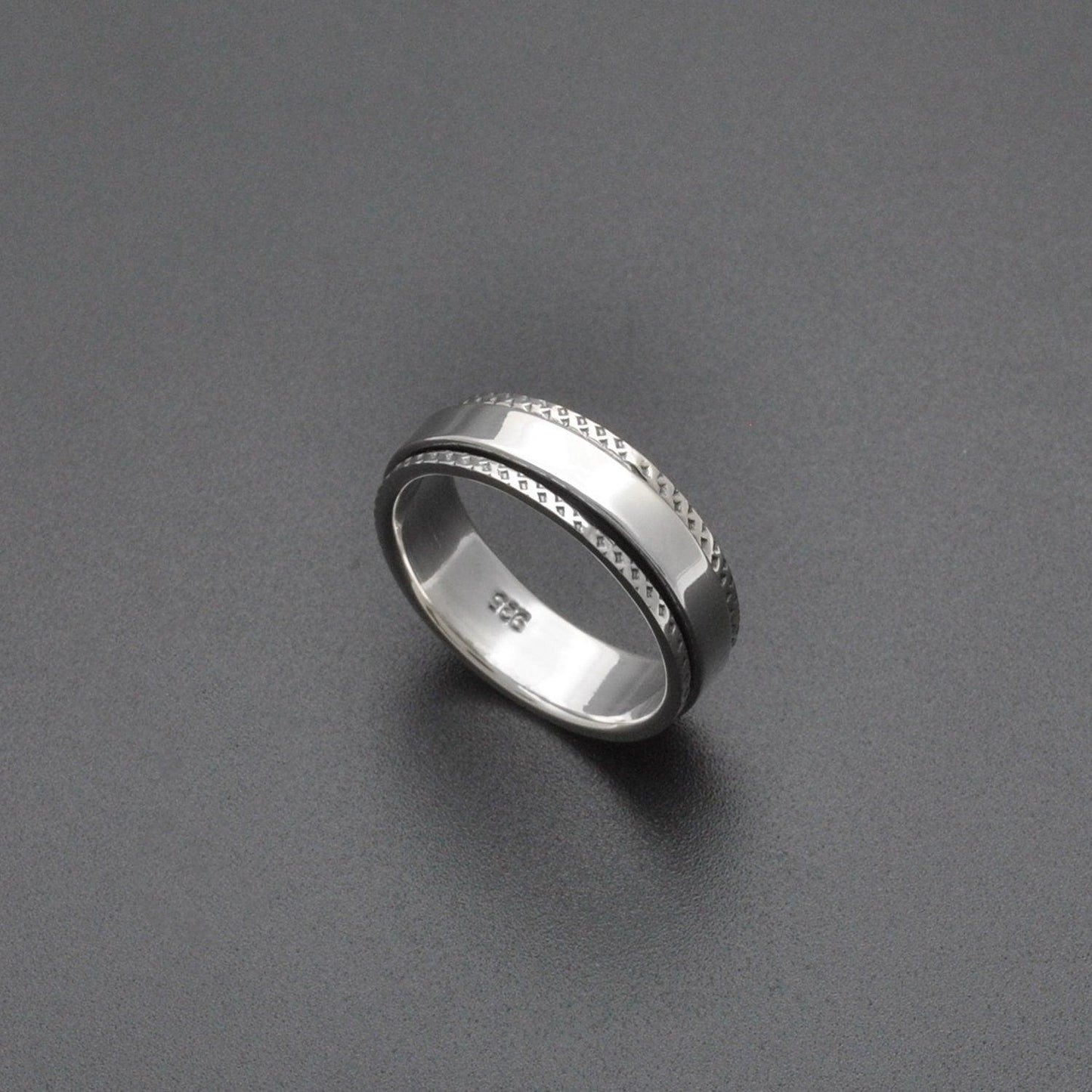 925 Sterling Silver Spin Meditation Ring Size 8 - Kanish