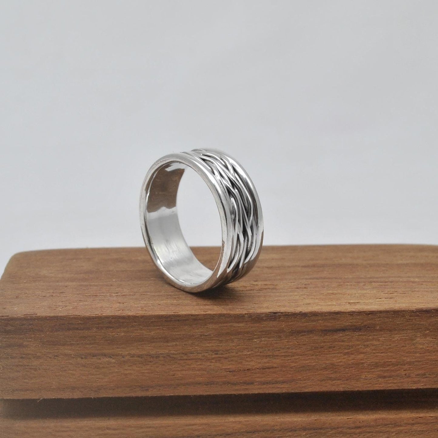 Christmas Gift Silver Band Ring Size 7.5 Kanish