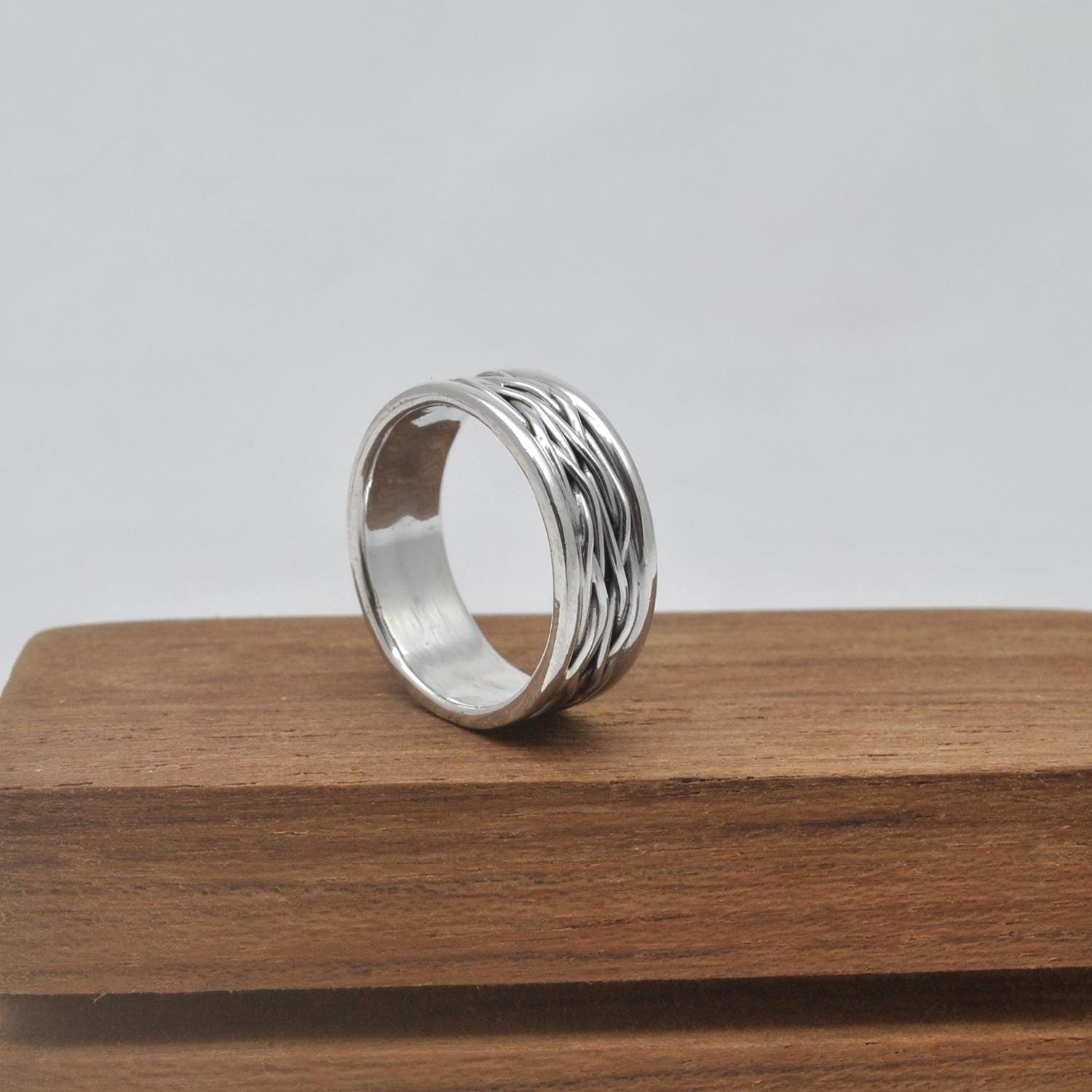 Christmas Gift Silver Band Ring Size 7.5 Kanish